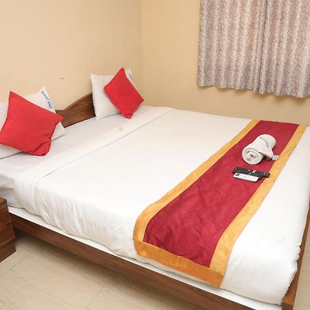 Hotel Pallavi Grand Bangalore Bagian luar foto