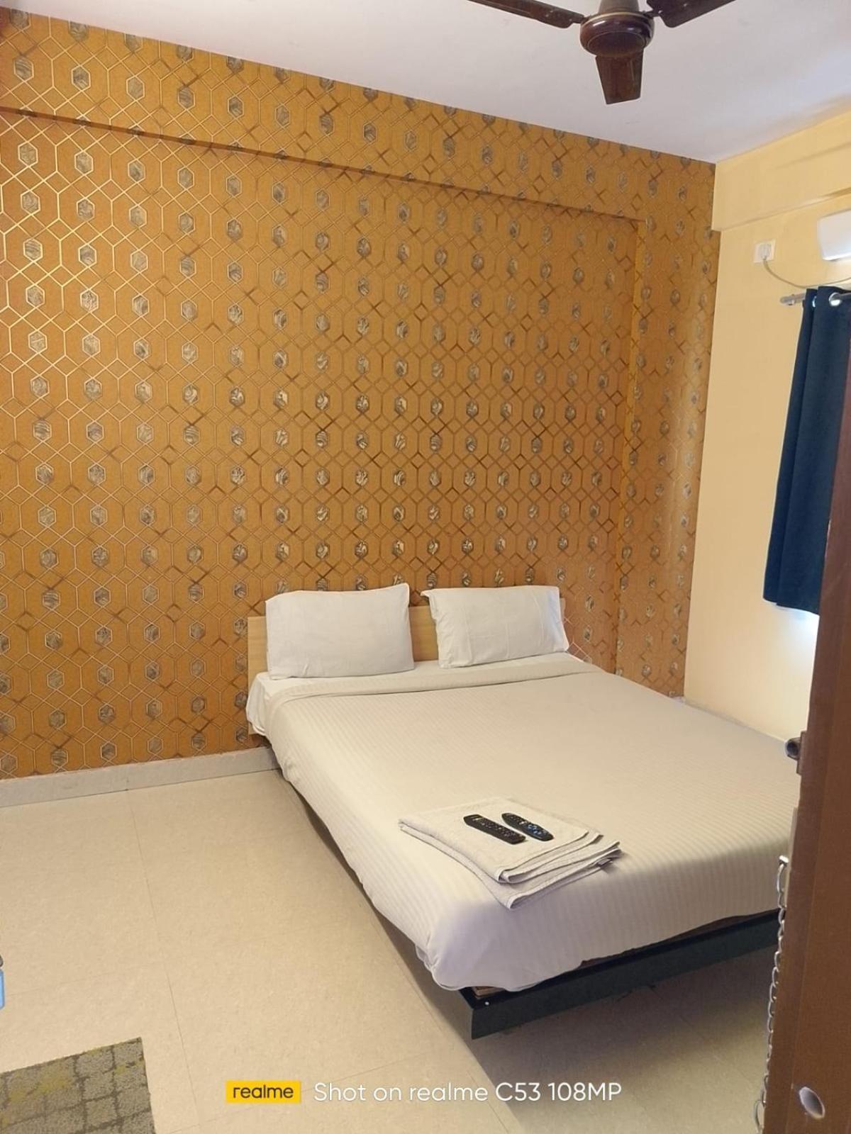 Hotel Pallavi Grand Bangalore Bagian luar foto