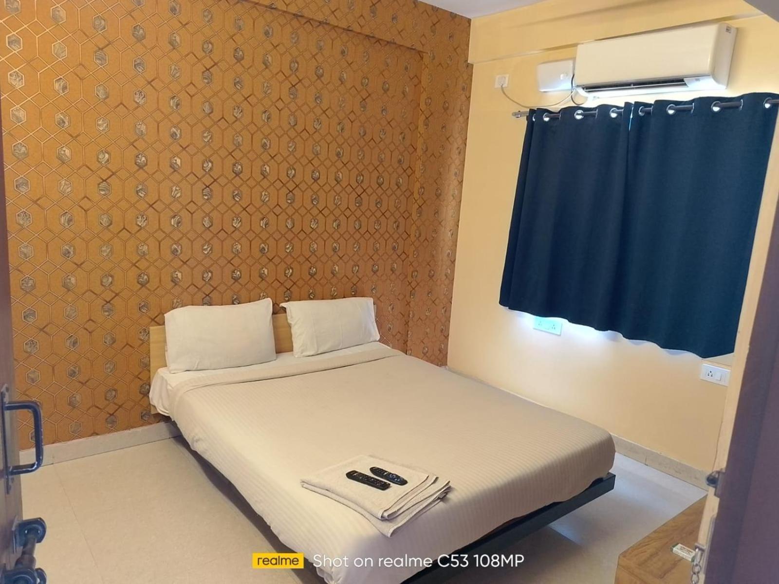 Hotel Pallavi Grand Bangalore Bagian luar foto
