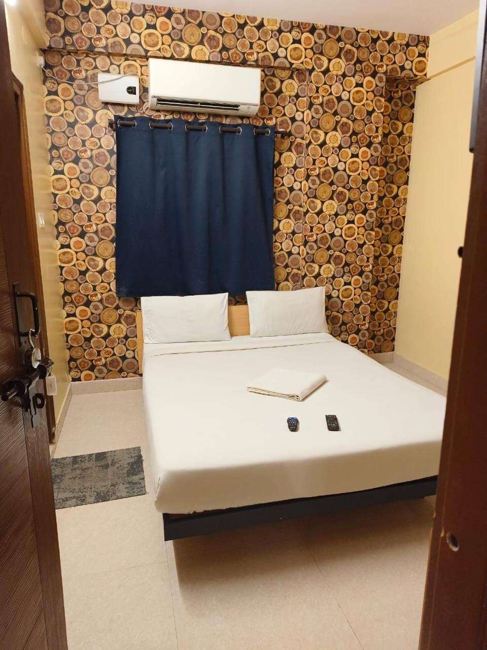 Hotel Pallavi Grand Bangalore Bagian luar foto